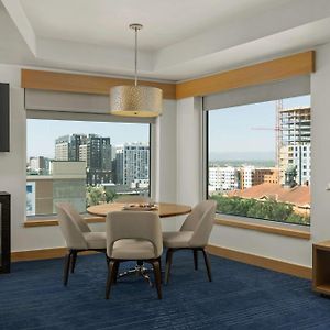 King Suite Mountain View